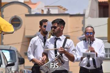 La Viña procesiona a su patrona en la despedida de sus fiestas patronales/Francisco Javier Santana y TA.